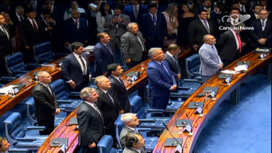 Deputados e senadores assumem suas cadeiras na nova legislatura