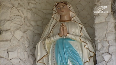 Gruta atrai peregrinação de devotos de Nossa Senhora de Lourdes