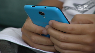 Crianças: Uso de tablets e celulares pode viciar mais que drogas