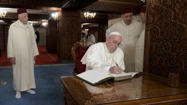 Papa Francisco visita Mausoléu Mohamed V no Marrocos