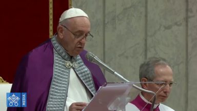 “A Confissão é a passagem da miséria à misericórdia”, diz Papa