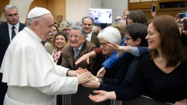 Papa: a sociedade é chamada a contrastar o câncer da corrupção