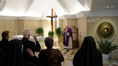 Papa aos fiéis: “Imitar Deus, caminhar diante dos olhos do Pai”