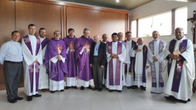 Padres realizam peregrinação ao Santuário do Pai das Misericórdias