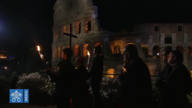 Via Sacra no Coliseu lembra drama do tráfico humano e migrantes