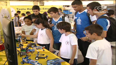 Feira de ciências em São Paulo atrai estudantes de todo o país