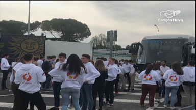 Ausente na JMJ, grupo de franceses faz peregrinação a Roma
