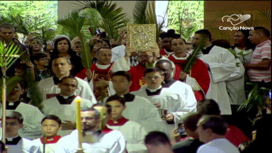 Domingo de Ramos: fiéis católicos participam de procissão e missa