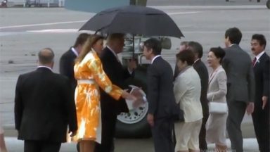 Após quatro dias de viagem, Donald Trump deixa o Japão