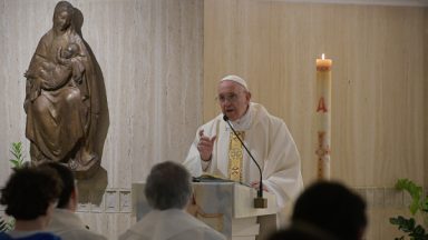 Papa: “A tristeza não entra no coração do cristão porque ele é jovem”