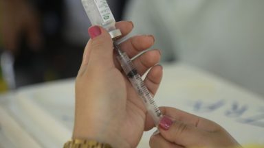 Procura por vacinação registra queda e preocupa o Ministério da Saúde