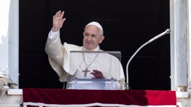 A oração é realmente cristã se tiver dimensão universal, diz Papa