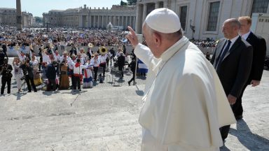 Papa recorda viagem à Romênia: “A graça das relações fraternas”