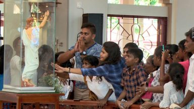 Equipe de padres apoia vítimas dos ataques terroristas no Sri Lanka