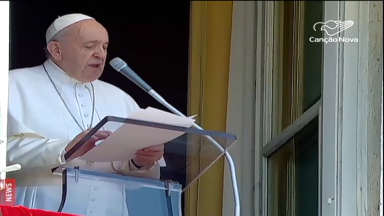 É preciso ser cristão, afirma Papa Francisco no Angelus