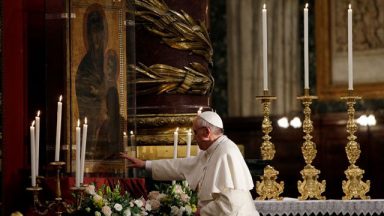Papa agradece a Virgem Maria pelo êxito de sua viagem à África