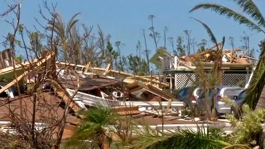 Furacão Dorian atinge EUA depois de destruição nas Bahamas