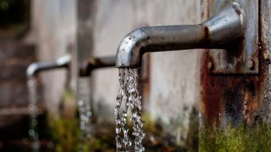 Governo de São Paulo suspende conta de água para baixa renda