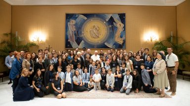 Papa aos jovens: não tenham medo da revolução da ternura