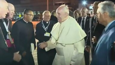 Papa Francisco se despede de Maurício