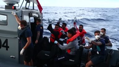 Itália autoriza desembarque de navio com 82 imigrantes