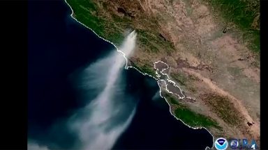 Incêndio na Califórnia continua, mas está sob controle, diz governador