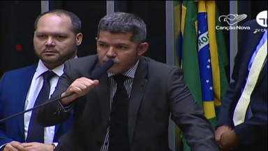 PSL, partido de Bolsonaro, passa por crise interna em Brasília