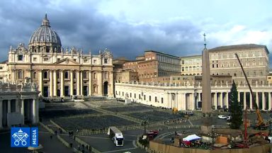 Vaticano inaugura presépio e iluminação da árvore de Natal