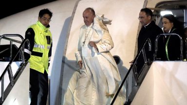 Após três dias na Tailândia, Papa chega ao Japão