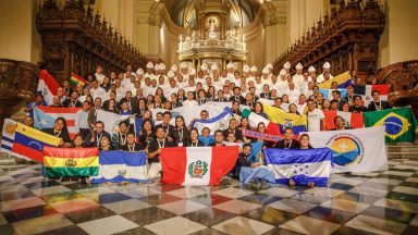 Bispo do Peru exorta jovens a viverem missão de anunciar o Evangelho
