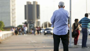 Expectativa de vida no Brasil sobe para 76,3 anos