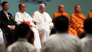 Ousar a lógica do encontro e do diálogo, diz Papa a líderes religiosos