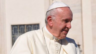 Papa a embaixadores: o caminho para a paz começa com a reconciliação