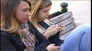 Internet é fonte de lazer para os jovens, mas exige precaução