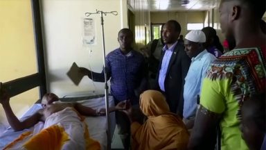 Caminhão-bomba mata pelo menos 90 pessoas na Somália