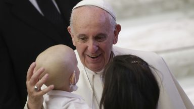 Papa escreve carta sobre os pais com filhos enfermos