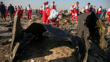 Avião com 176 pessoas a bordo cai no Irã; não há sobreviventes