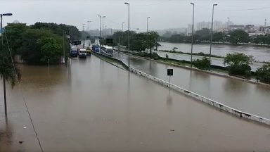 Chuvas fortes causam alagamentos e transtornos em São Paulo