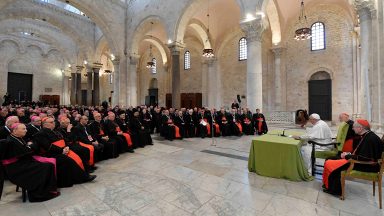 Papa frisa paz e fraternidade em encontro com bispos do Mediterrâneo