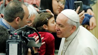 Aceitar o erro e chorar por não ter amado é um dom, afirma Papa
