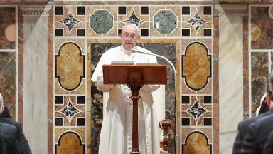 Justiça terrena deve ter como horizonte a justiça divina, diz Papa