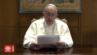 Futuro de paz e amor, livre do ódio e do terrorismo, pede Papa