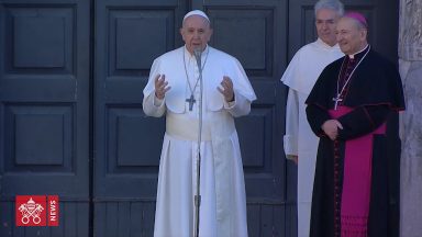 Papa saúda fiéis em Bari: obrigado pelas orações; rezem pela Igreja