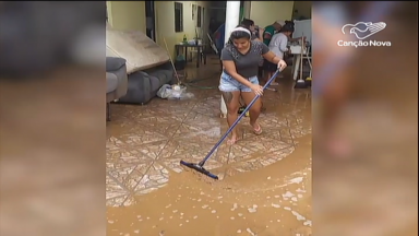 Após inundações, cuidado na limpeza é fundamental para não adoecer