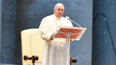 Palavras do Papa têm sido um farol de esperança, afirma cardeal Re