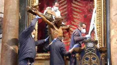 Crucifixo da Igreja de São Marcelo é levado ao Vaticano