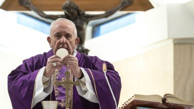 Coronavírus: Papa reza por aqueles que têm dificuldades econômicas