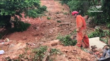 Na Baixada Santista, temporal deixa 17 mortos e 31 desaparecidos