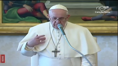 Papa faz reflexões da Catequese do interior da Biblioteca Vaticana