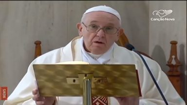 Papa Francisco, durante Missa, pede que o tempo nos ensine mais